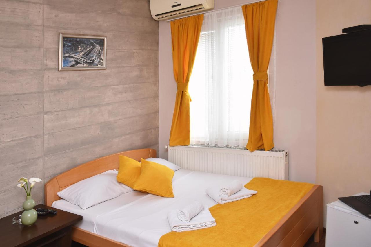 Guest House Villa Mir Kragujevac Exterior foto