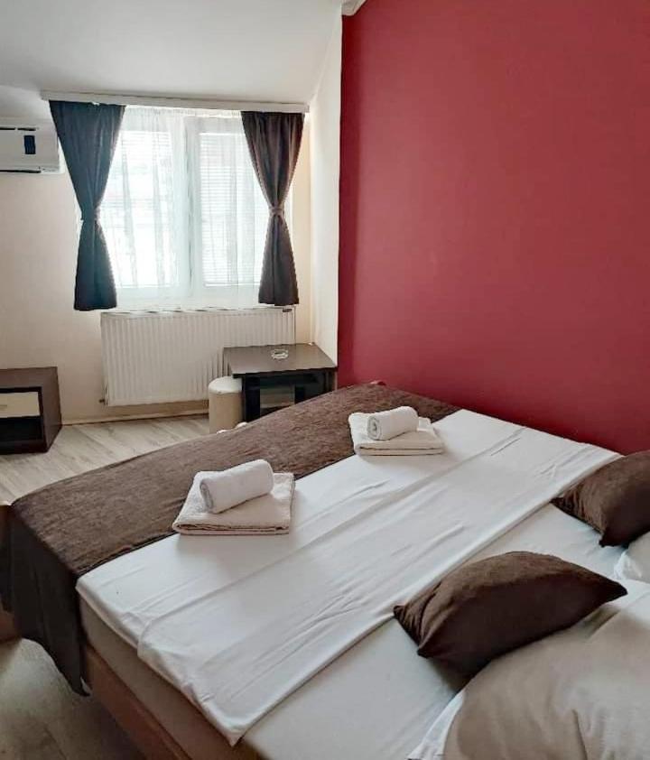 Guest House Villa Mir Kragujevac Quarto foto