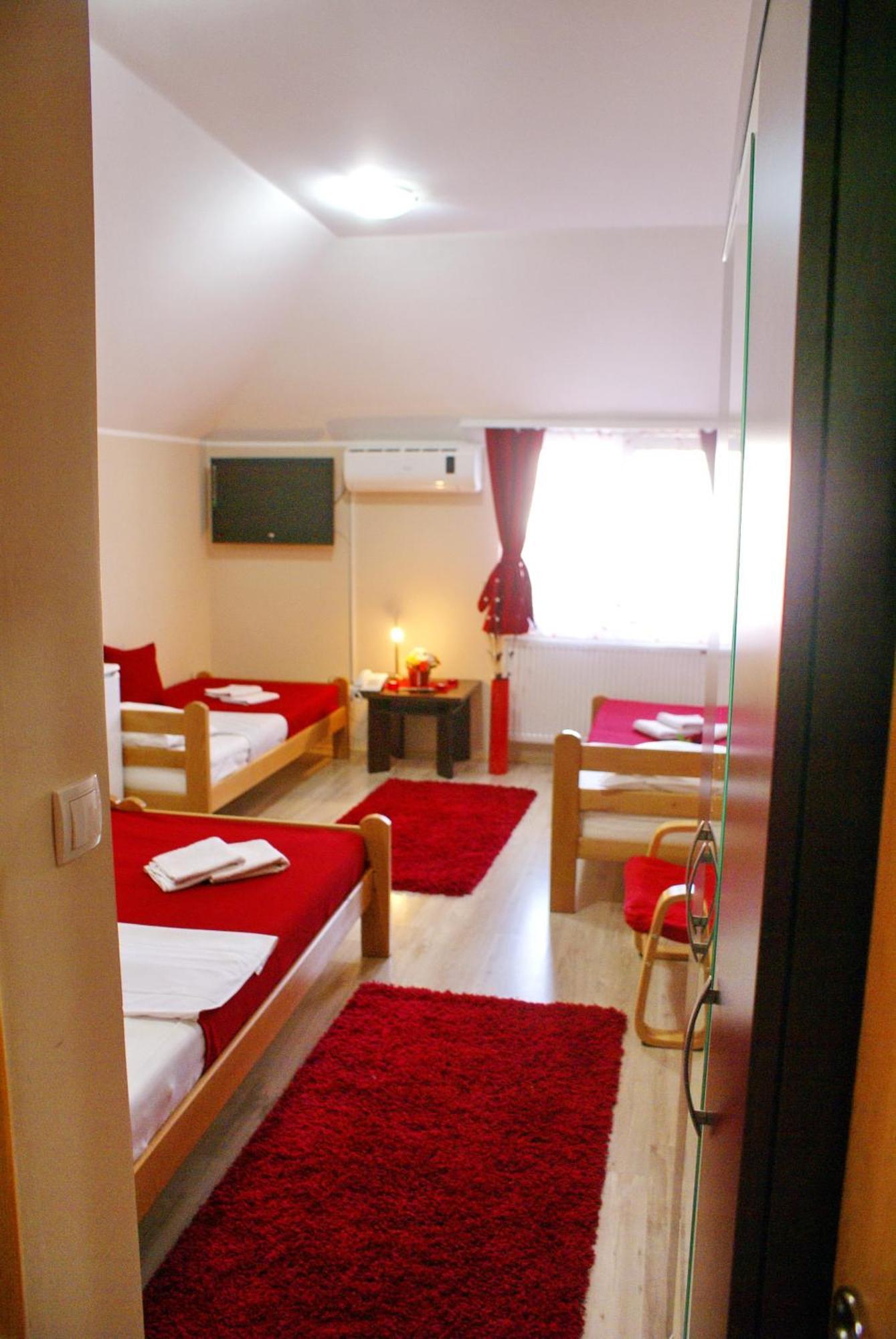 Guest House Villa Mir Kragujevac Quarto foto
